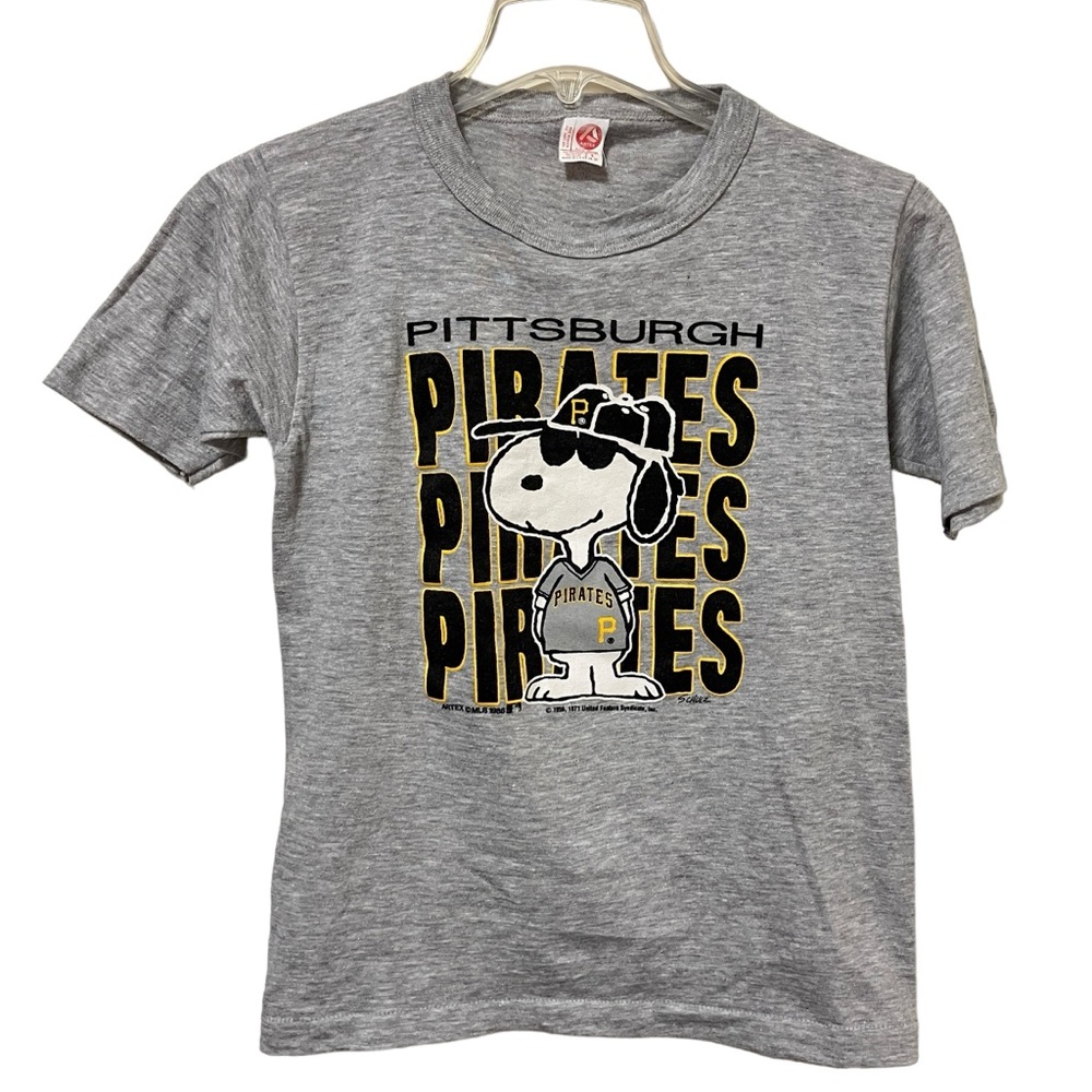 Vintage MLB Pittsburgh Pirates Peanuts Snoopy Gray Artex Single Stitch Tee 1988
